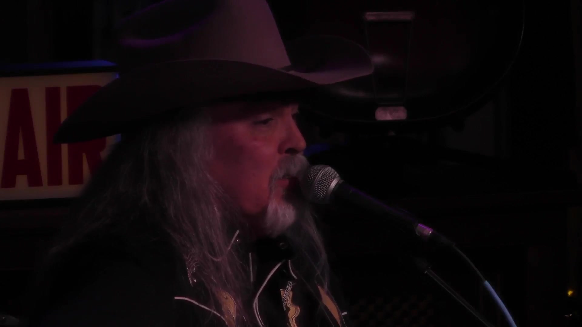 Jamie Adamson LIVE  'Ground N the Round'