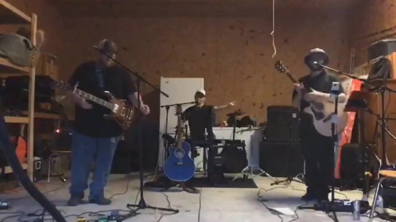 @southernsunriseband Live "Stuck In the House"